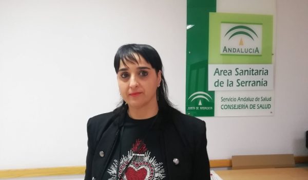 La técnico de promoción de la salud, Gema Díaz, explica que los fármacos financiados ayudan a mitigar los síntomas del síndrome de abstinencia.