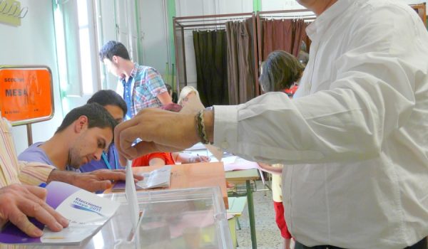 Ocho funcionarios trabajarán durante toda la jornada para analizar los datos de participación.