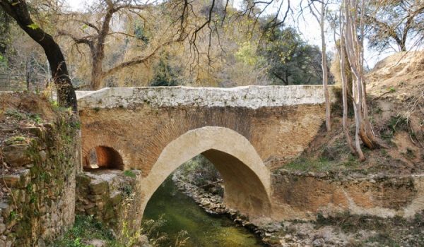 Puente de origen medieval en el paraje de "El Lourdes".