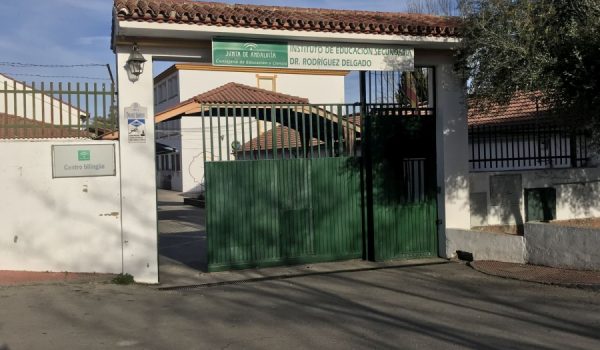 El delegado de Educación se ha comprometido a crear una comisión de obras específica en la que el centro esté representado.