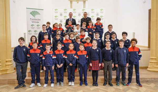 Alumnos del colegio Fernando de los Ríos en la jornada inaugural de la liga.