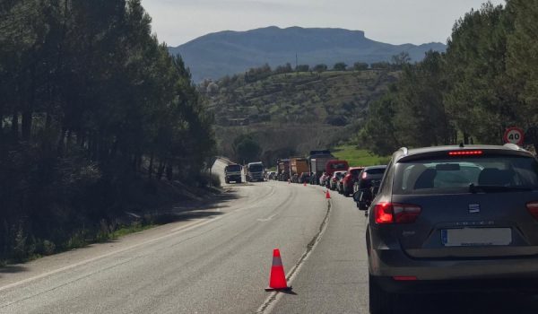 Situación del tráfico hace unos minutos en la zona de Navares y Tejares