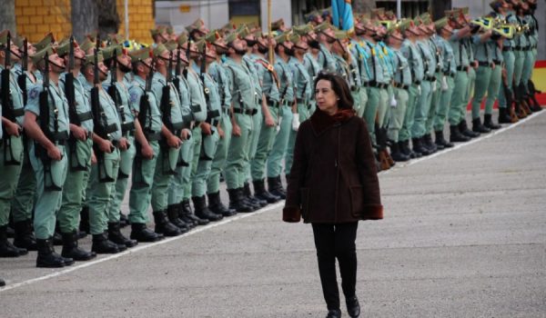 Robles, pasando revista a los legionarios del 4º Tercio y el Grupo de Caballería Reyes Católicos