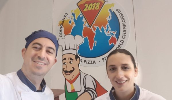Flavio y Mónica regentan La Vita É Bella y durante el transcurso de la pandemia se han visto obligados a cerrar su negocio.