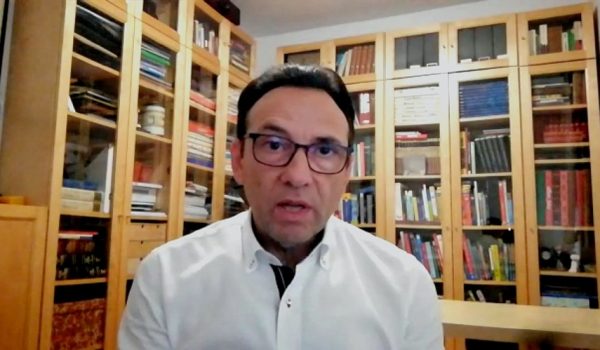 Avilés ha trasladado a la administración la importancia de que los sanitarios cuenten con medias individuales de protección frente al virus.