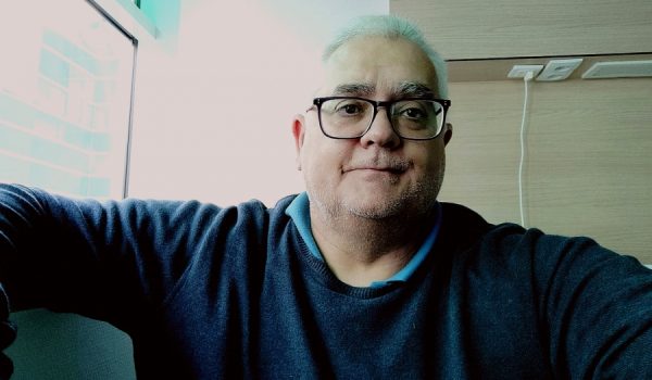 Rivero recomienda no perder el contacto con nuestros conocidos a través de videollamadas para sentirnos acompañados.