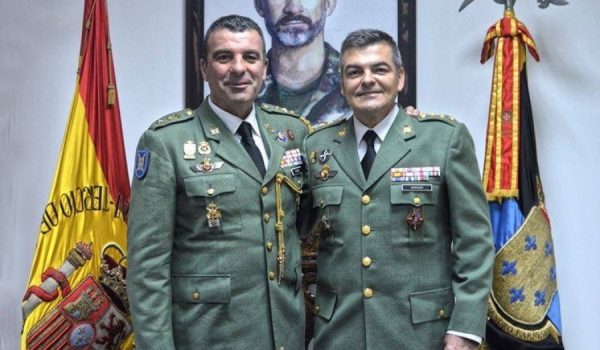 Salom y Armada, momentos antes de la toma de posesión del segundo como coronel jefe del 4º Tercio en diciembre de 2016