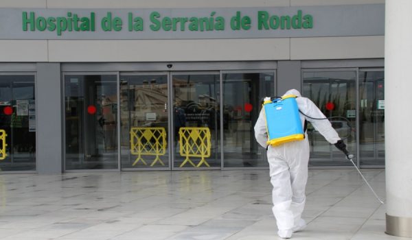 Hoy se han recogido muestras de 26 profesionales sanitarios para realizar la prueba de detección del virus.