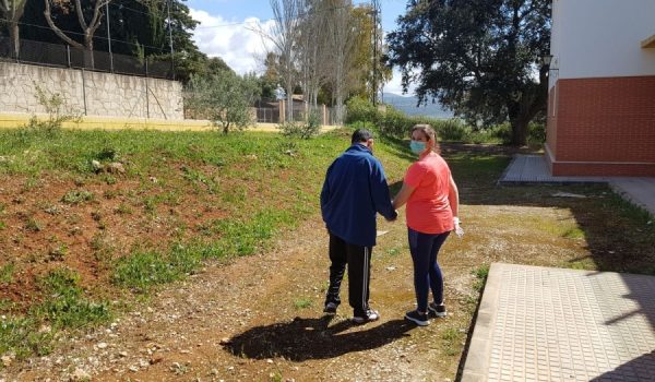 Las personas con necesidades especiales que se encuentren en la vía pública deben acreditar su situación con la documentación correspondiente si son interpeladas por los Cuerpos y Fuerzas de Seguridad.