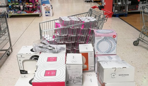 Imagen de las vajillas que el club ha donado a las Hermanitas de los Pobres.