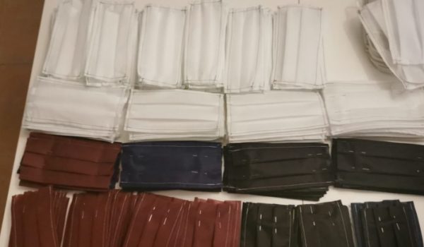 Alrededor de 20.000 mascarillas han sido distribuidas entre los profesionales de diversos ámbitos.