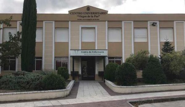 El Ayuntamiento justifica que la formación online permite que los alumnos sigan disponiendo de los recursos del centro.