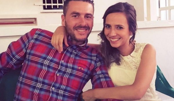 Elena contó con la colaboración de sus vecinas para organizar la pedida sin que Juanma lo sospechara.