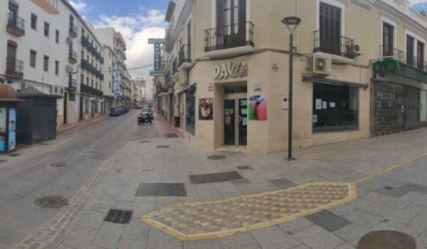 Las calles de Ronda ofrecen este aspecto ante el cumplimiento generalizado de las medidas.