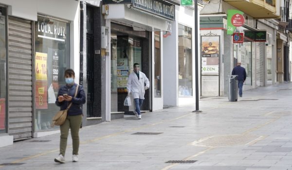 Los profesionales expuestos al público cuentan con el material de protección necesario, parte de él fruto de donaciones ciudadanas.