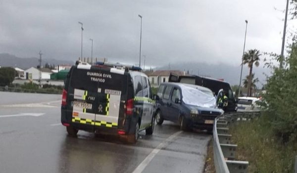 El fallecido circulaba solo en una furgoneta Fiat Doblò y todo apunta a que habría sufrido un infarto