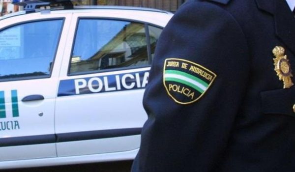 La Unidad de Policía Adscrita en colaboración con la Policía Local de Casares hizo constar los continuos incumplimientos de las medidas de confinamiento actuales por parte de la familia.