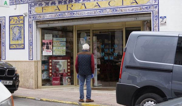 Los ciudadanos prosiguen cumpliendo mayoritariamente las medidas de distanciamiento físico impuestas.