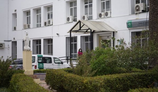 Los representantes de los sanitarios confían en que los profesionales de Atención Primaria puedan realizarse las pruebas en los centros de salud en los que trabajen.