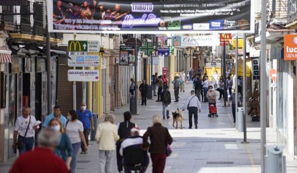 Desde este lunes el pequeño comercio adapta a las nuevas circunstancias su ritmo de trabajo, incorporando nuevas medidas de higiene y seguridad.