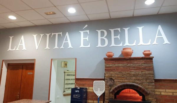 Mañana jueves, Flavio Lo Tartaro cocinará las pizzas que serán distribuidas desde La Vita é Bella con la ayuda del colectivo Oído Serranía