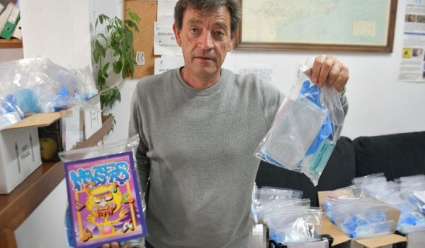 El alcalde de Algatocín, José Manuel López, ha informado de que se repartirán un total de 500 kits casa por casa.