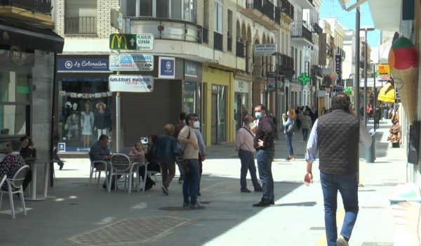 Los rondeños han aprovechado el inicio de la Fase I para consumir en los establecimientos que han instalado sus terrazas en la vía pública.