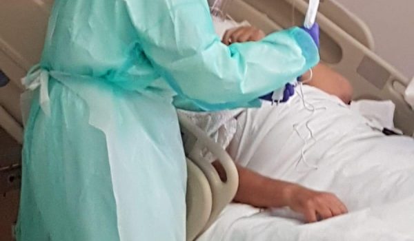 Los pacientes que han dado positivo en COVID-19 cumplen aislamiento domiciliario en sus viviendas, y desde hace semanas no ha ingresado en el Hospital Comarcal ningún paciente que haya dado positivo por coronavirus.