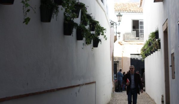 El objetivo es el de embellecer la zona antigua del municipio con flores.