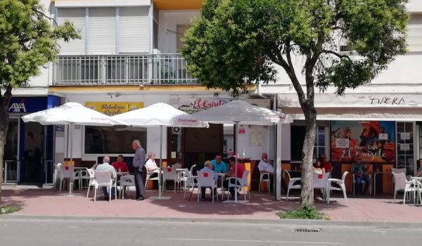 El Bar El Quijote ha sido uno de los que ha tenido la posibilidad de ampliar su terraza para incluir mayor número de mesas respetando el distanciamiento físico.