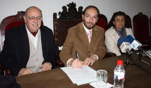 Daniel Harillo junto a Juan Manuel Vázquez Sentí y Antonio Toscano, instantes antes de hacer público el fallo del jurado.