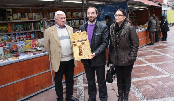 Editorial La  Serranía, Librería Acento, Librería Dumas, Urbano Libros y Librería Ollerías 34 participan en la feria del libro.