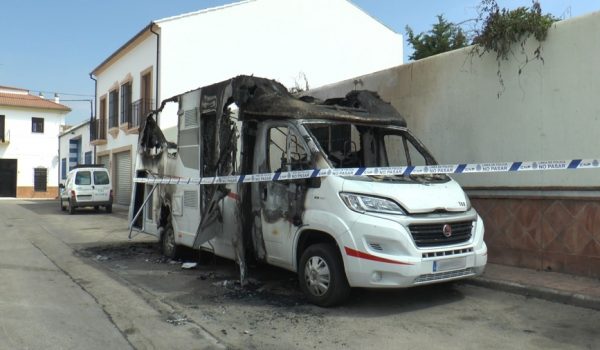 Mónica cuenta que fue casualidad que el incendio no se produjera con uno de sus hijos en el interior de la caravana.