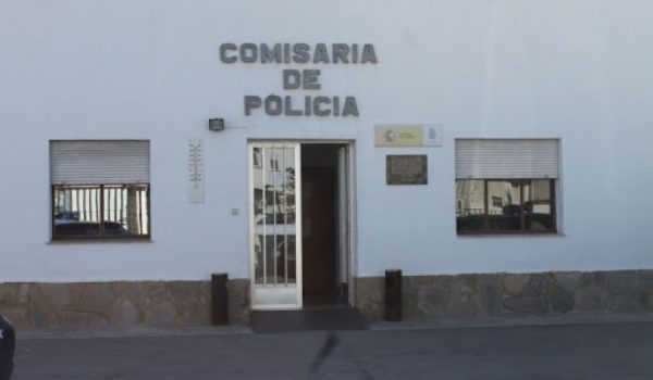 Imagen de la entrada a la Comisaría del Cuerpo Nacional de Policía en Ronda