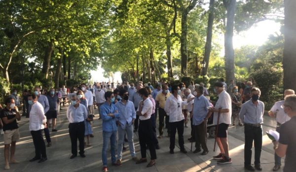 La Alameda del Tajo fue el escenario elegido para el inicio del paseíllo taurino que contó con buena asistencia.