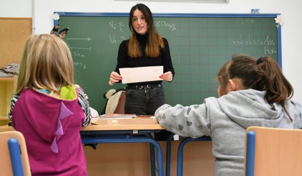 El aumento del número de matriculaciones es debido a la llegada a Faraján de cuatro nuevas familias con niños que han decidido asentarse en el pueblo.