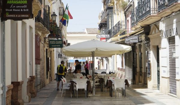La calle Nueva es una de las más frecuentadas de nuestra ciudad por su variada oferta gastronómica.