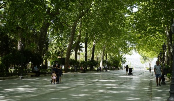 El uso de mascarilla en espacios abiertos al público es obligatorio y aquellos que no la lleven en estas circunstancias se enfrentarán a sanciones de 100€.