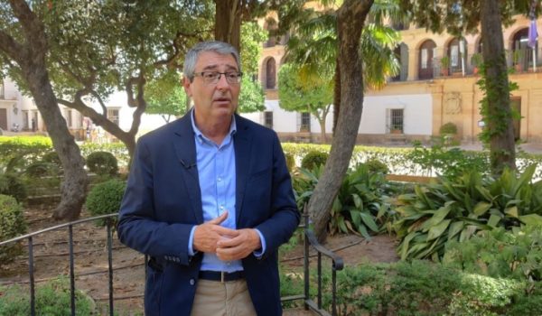 Francisco Salado recuerda que el pasado año el turismo de interior atrajo a un millón de visitantes a la provincia, el mayor porcentaje de ellos a Ronda.