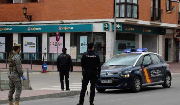 Los agentes hallaron cantidad de estupefacientes en el garaje donde el investigado fue identificado.