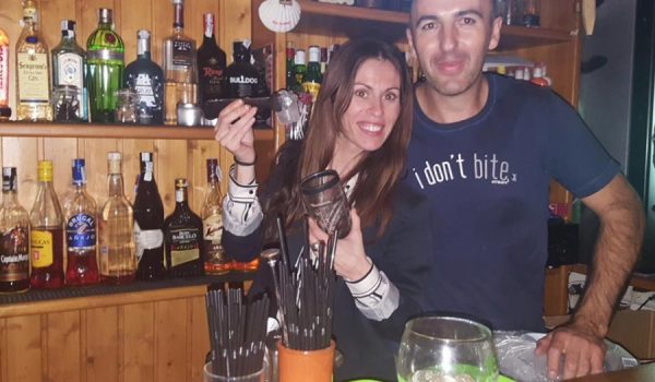 El Pub Nevada ha constituido durante años un punto de encuentro para los jóvenes rondeños que decían sentirse allí como en casa, en parte por la amistad que les unía a su gerente Arturo.