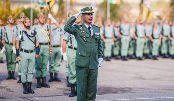 El coronel García-Almenta, en el transcurso de un acto en el Patio de Armas del Acuartelamiento de La Legión en Ronda