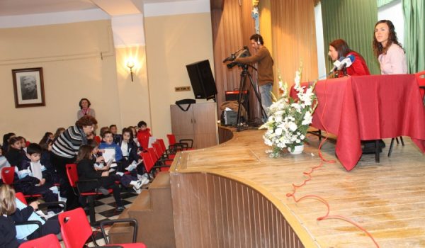 La alcaldesa de Ronda atendió a las preguntas de los pequeños reporteros de Las Esclavas.