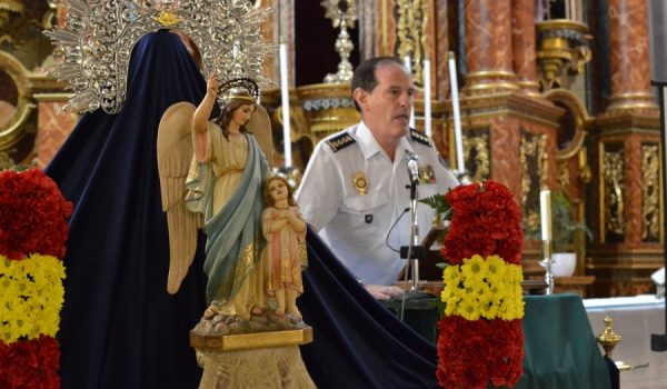 El Jefe Provincial de la Policía Nacional, Manuel Javier Peña Echeverría, intervino durante el acto para agradecer el gesto de la hermandad.