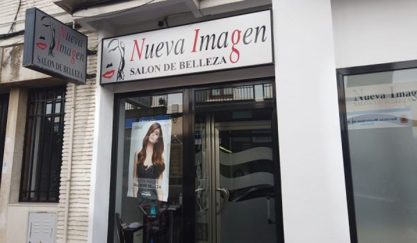 Ante la sospecha de un positivo de una de sus trabajadoras, las propietarias de la peluquería se vieron obligadas a cerrar la semana del 21 de septiembre.