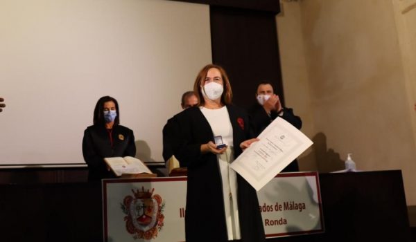 Isabel Becerra ha sido una de las letradas homenajeadas por el 25º aniversario de su colegiación.