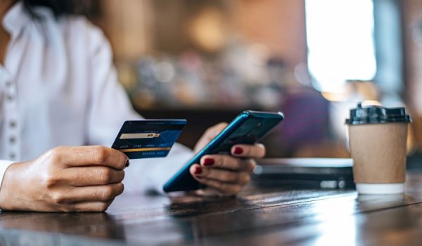 La entidad deberá devolver al cliente el importe de todos los recibos pagados desde la fecha de la contratación en 2006, así como los intereses y las costas del proceso impuestas a Banco Cetelem.