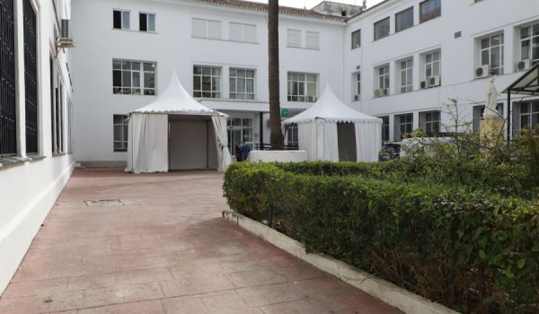 Desde hace unos días el Centro de Salud Ronda Sur cuenta con carpas habilitadas para realizar pruebas de COVID-19 a pacientes con sospecha.