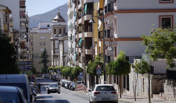 Desde el pasado sábado aquellos conductores que sujeten el móvil al volante podrán perder seis puntos del carnet, frente a los tres anteriores.