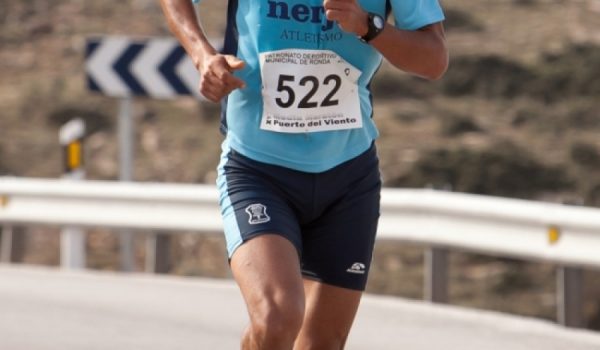Najibe Hliouat, del Club Cuevas de Nerja, se proclamó vencedor de la media maratón.